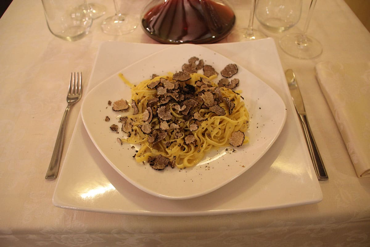 primi-tagliatelle-al-tartufo-di-gubbio